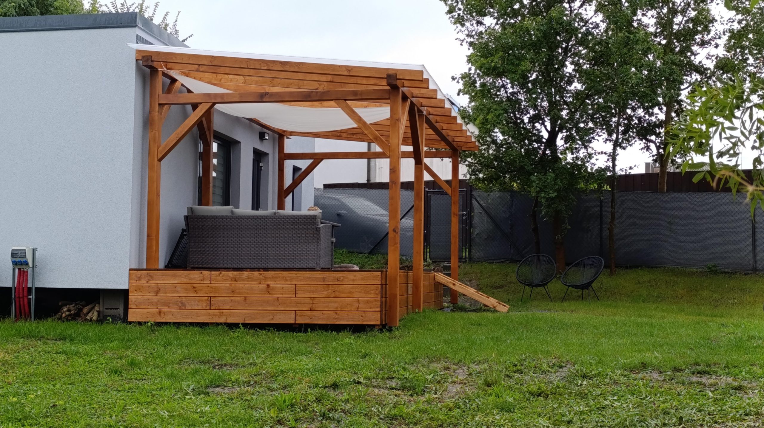 Pergola z masivního dřeva